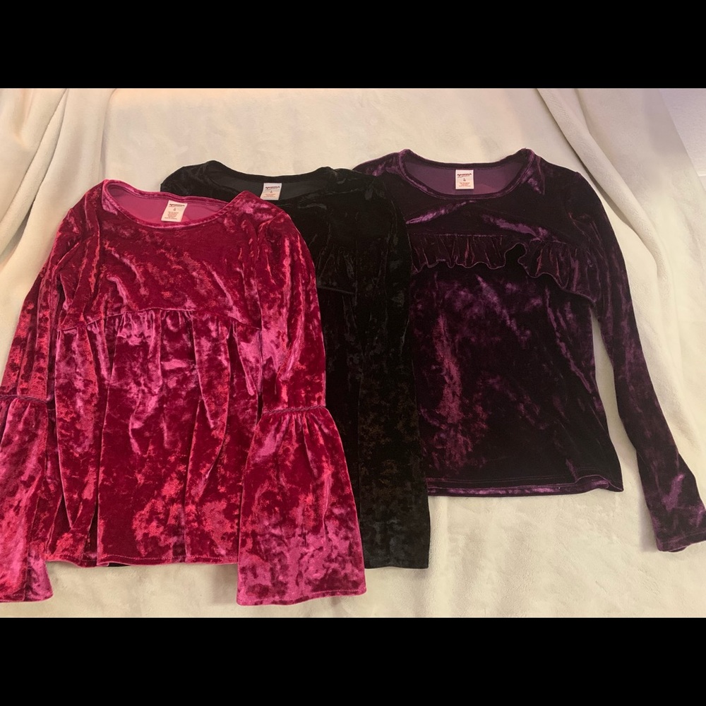 Arizona. Pink ,purple and black shirts.